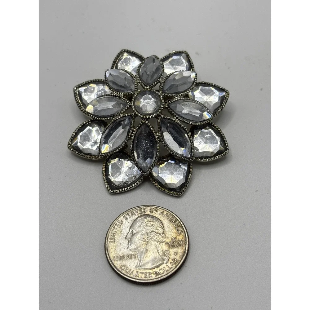 Unbranded Flower Brooch Women OS Silver Clear Rhinestone Layered Sunburst‎ Pin